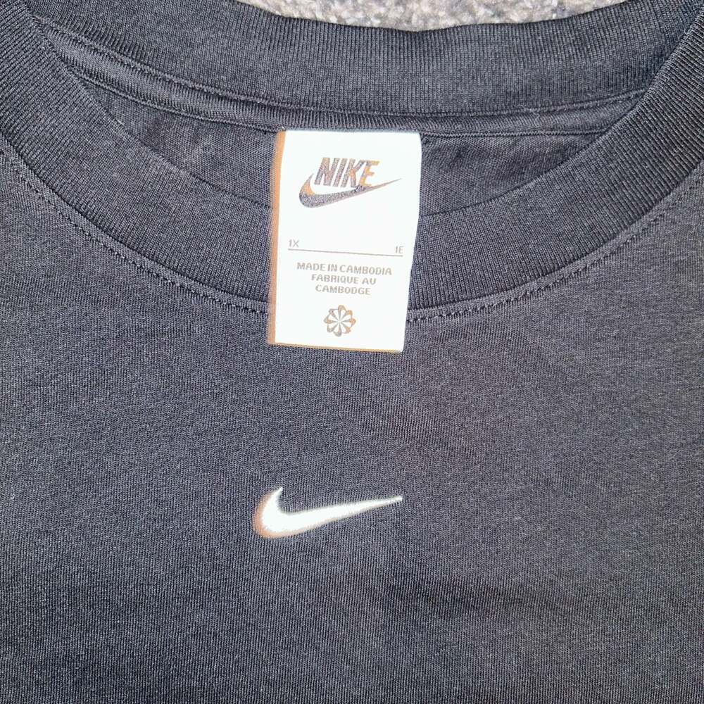 Nike Plus Size Essentials Embroidered Mini Swoosh T-Shirt N4